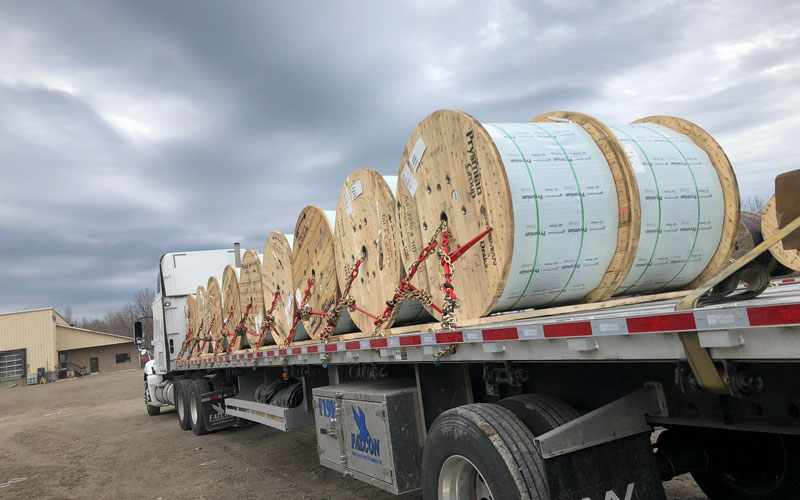 Flatbed - Wilson Trailer Premier All Aluminum Flatbeds feature one-piece flanges with no splices and no potential for ‘Section Joint’ cracking at Falcon.